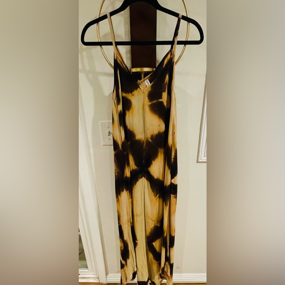 Zenana Outfitters Beige and Black Tie-Dye Maxi Dress